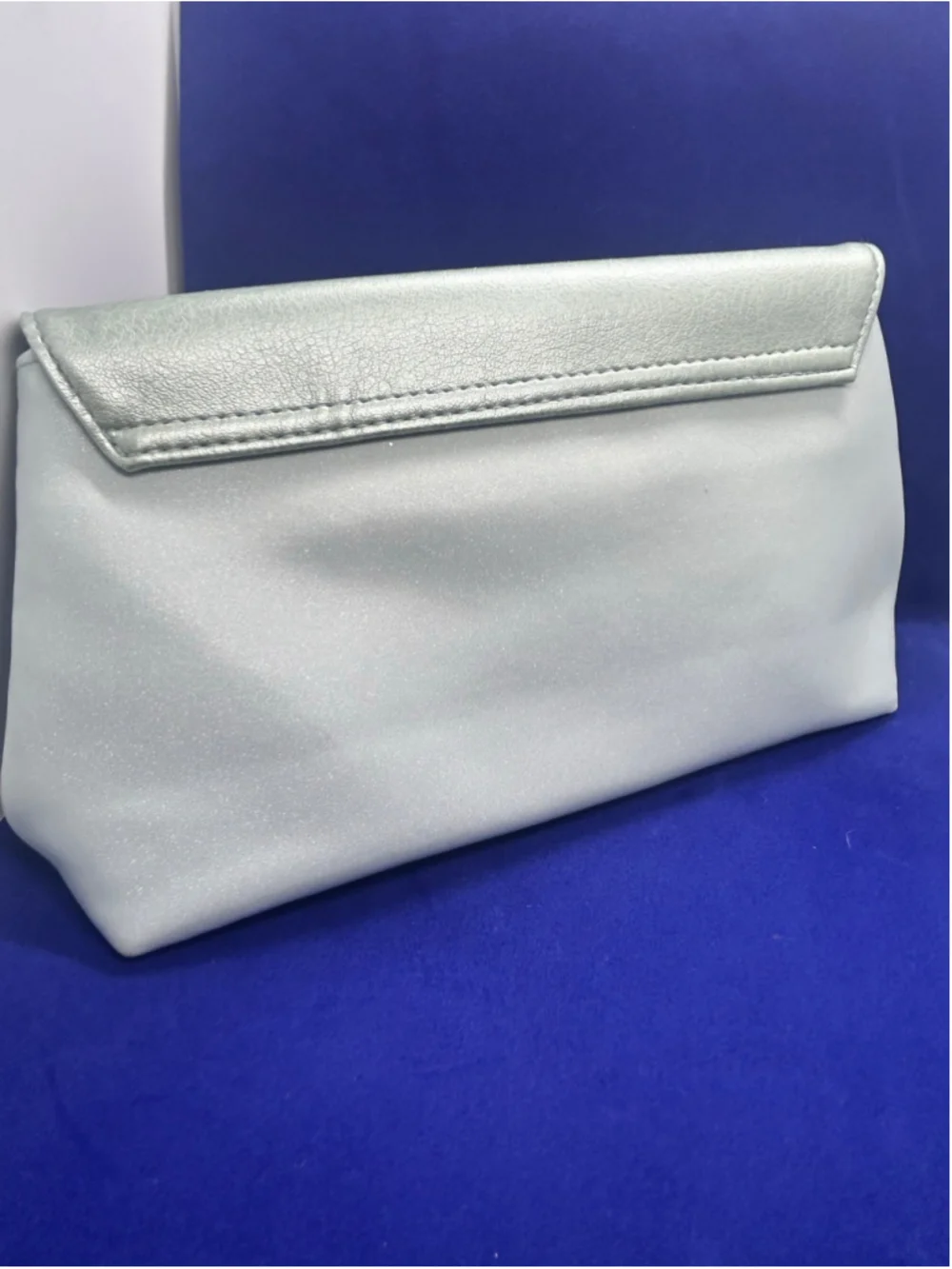 Women's Estée Lauder Cosmetic Bag One Size Silver